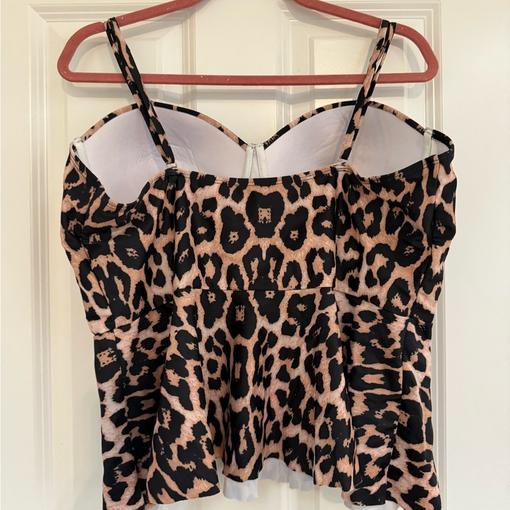 Chic Leopard Print Swim Top - Picture 2 of 3